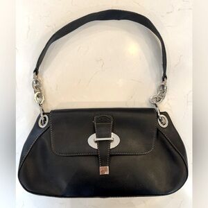 Tod’s Pebbled Leather Chained Shoulder Bag Snap Flap Closure